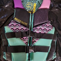 Women's body glove life jacket Size Small 