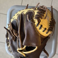 Catchers Glove 33 Inch. 