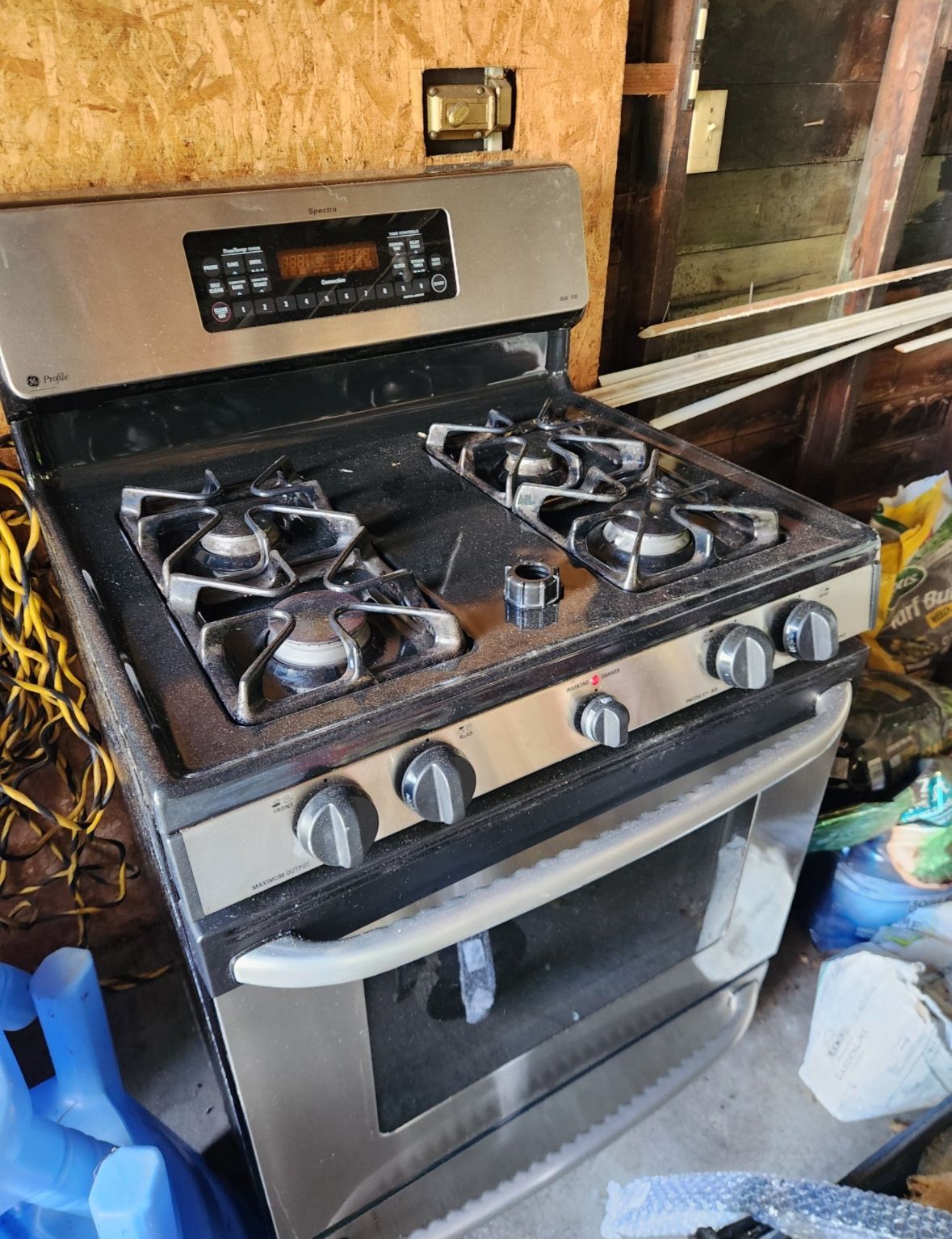 GE Profile Spectra Dual Fuel Range (gas burners + electric oven) Gas Stove NEED GONE!!