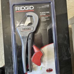 Rigid plastic pipe cutter