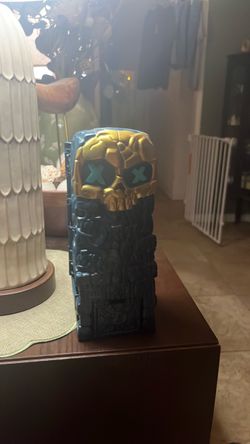 Skull collectible toys