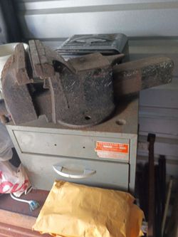Bench vise