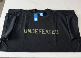 Undefeated Jordan 4 shirt size XL