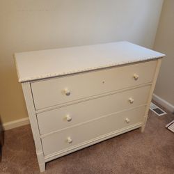 Pottery Barn Chest Drawers In Great Condition!