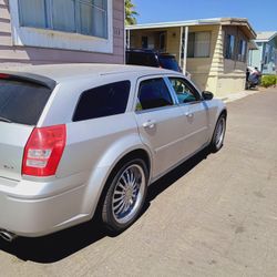 2005 Dodge Magnum V6 