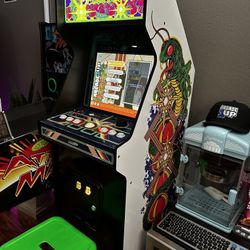 Arcade1up Atari Centipede & Custom Stool *Limited, RARE*