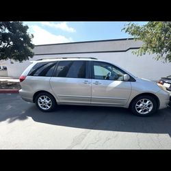 2005 Toyota Sienna XLE