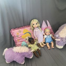 Dolls And Pillows 