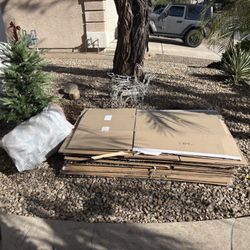 Free Moving Boxes (44th St & Bell)