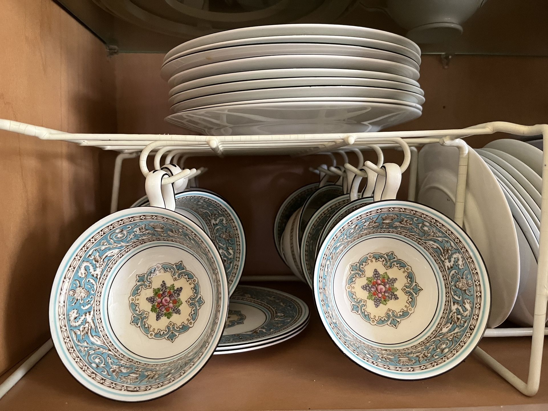 Gorgeous Wedgewood China “Florentine” Pattern - 101 Pieces 