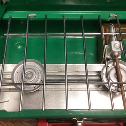 1975 425E COLEMAN CAMPING STOVE NEW NEVER USED ( READ DESCRIPTION)