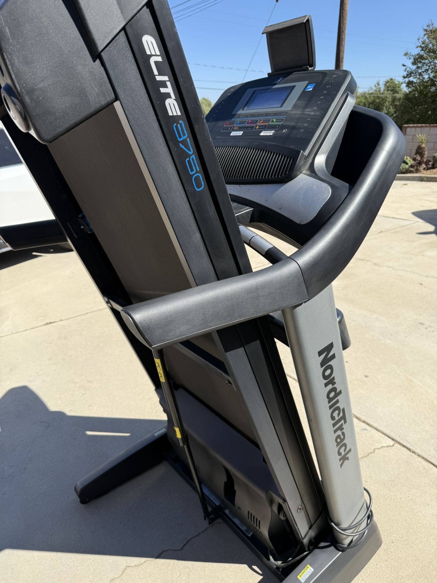 🏃 NordicTrack Elite 3750 Treadmill – Powerful & Foldable!