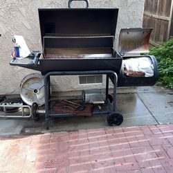 Smokin' Champ Charcoal Grill Offset Smoker in Black