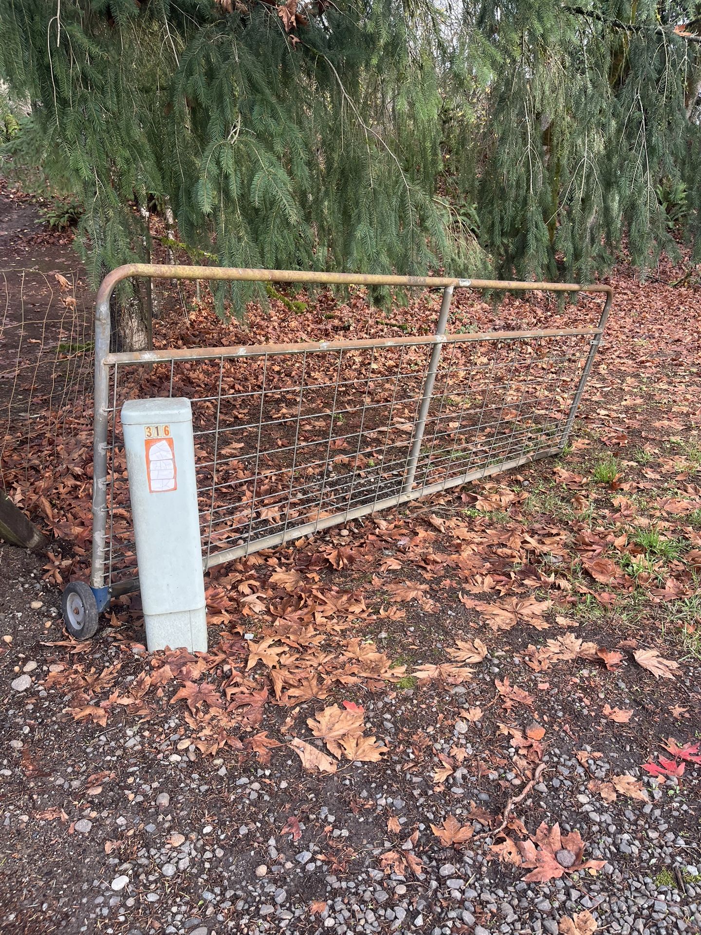 12ft Wide Gate With Wheel