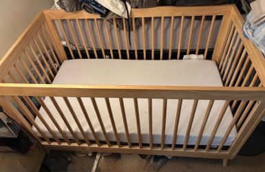 Baby crib with mattress