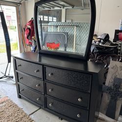 Full Bed Frame With Dresser And Mirror