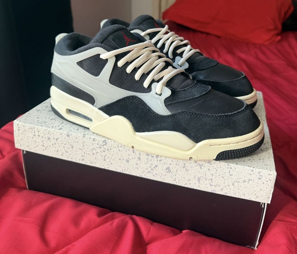 Nike Air Jordan 4