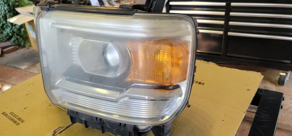 Headlight Sierra 2014