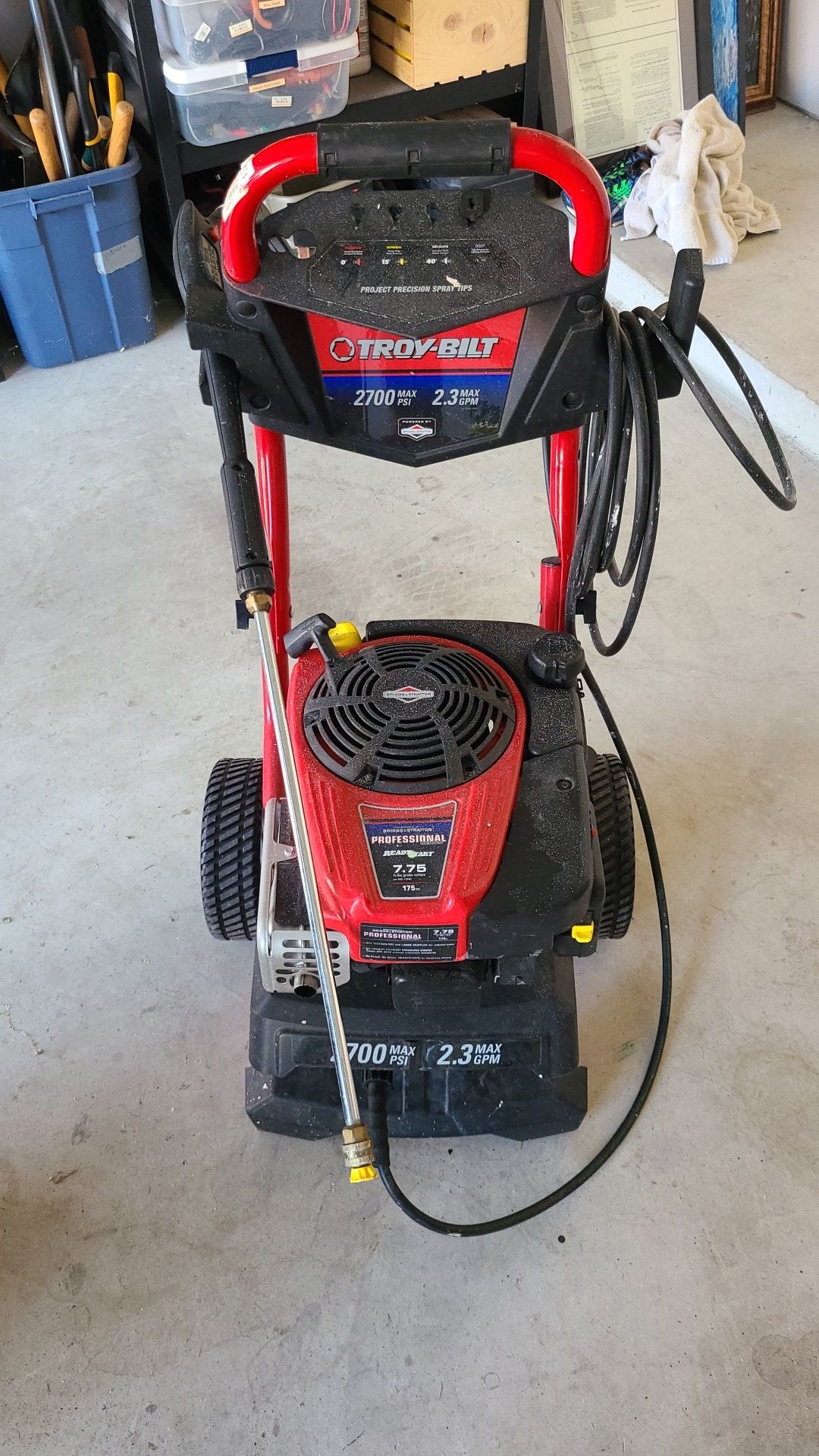 TroyBilt Briggs and Stratton pressure washer 2700 psi. 2.3 gpm 175 cc