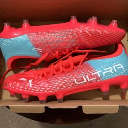 Women’s Size 8 Soccer Cleats 