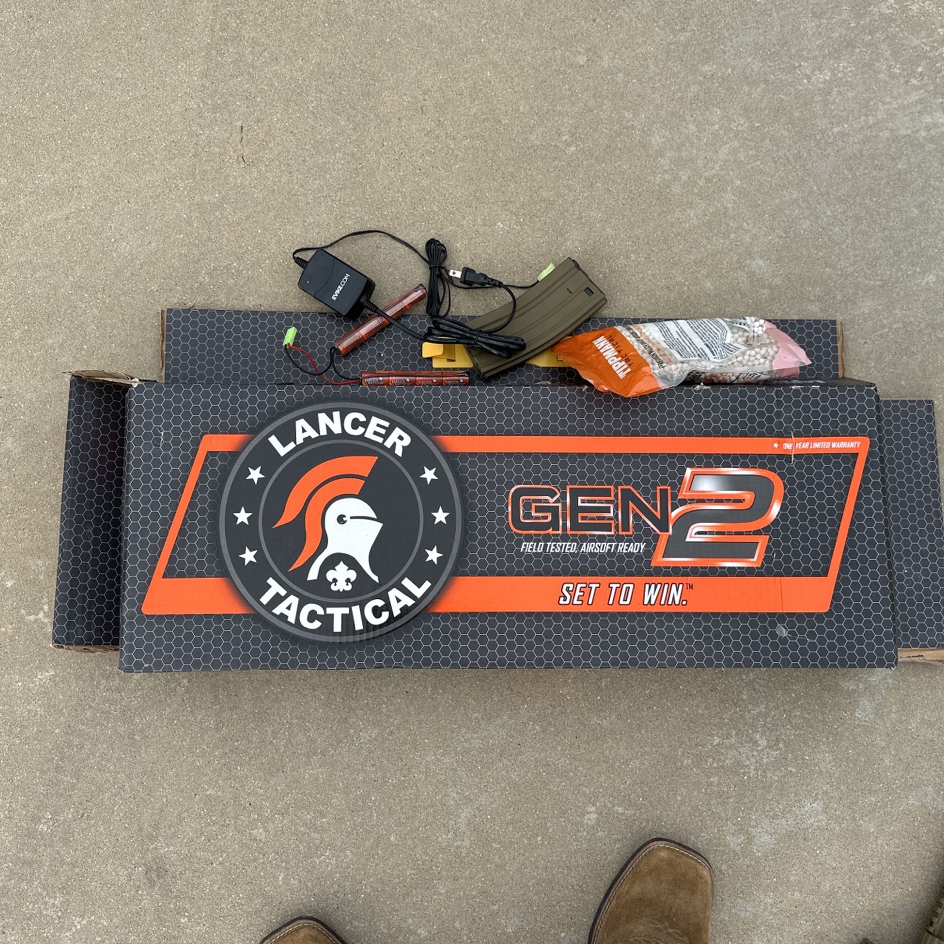 Lancer Tactical Come With Two Chargers And Two Battery’s One Mag And Some Bb’s