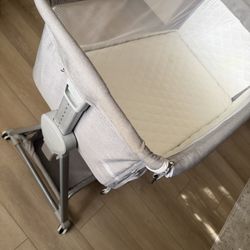 Baby Bassinet bedside Sleeper 