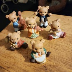 Vintage home interiors 5 Piece Porcelain Teddy bear orchestra Band figurines. I have the original box Excellent condition. Pick up only.