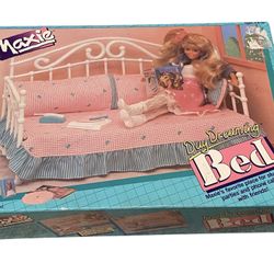 1988 Hasbro Maxie Doll Day Dreaming Bed Fram Barbie Doll House