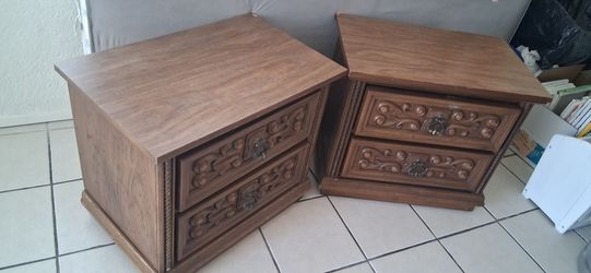 NIGHT STAND SET.