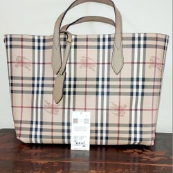 New Authentic Burberry Reversible House Check Tote Large In Mid Camel w/Tag