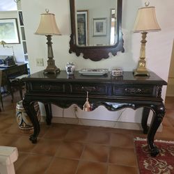 Nice French Italian style entryway table