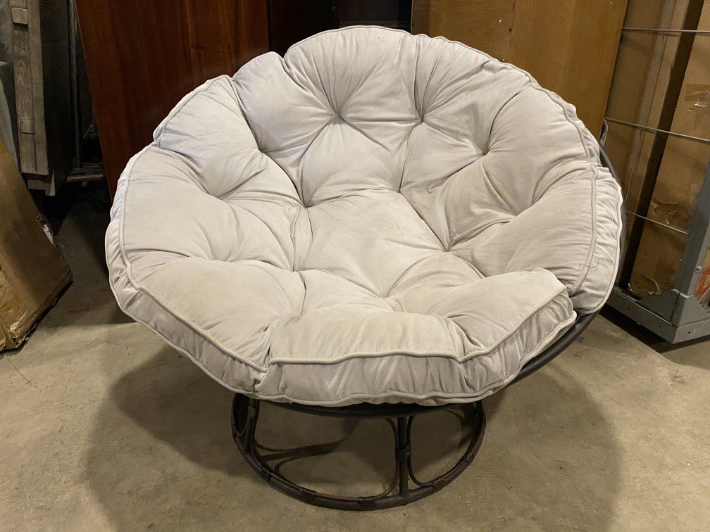 Plush Cushioned Metal Frame Papasan Chair