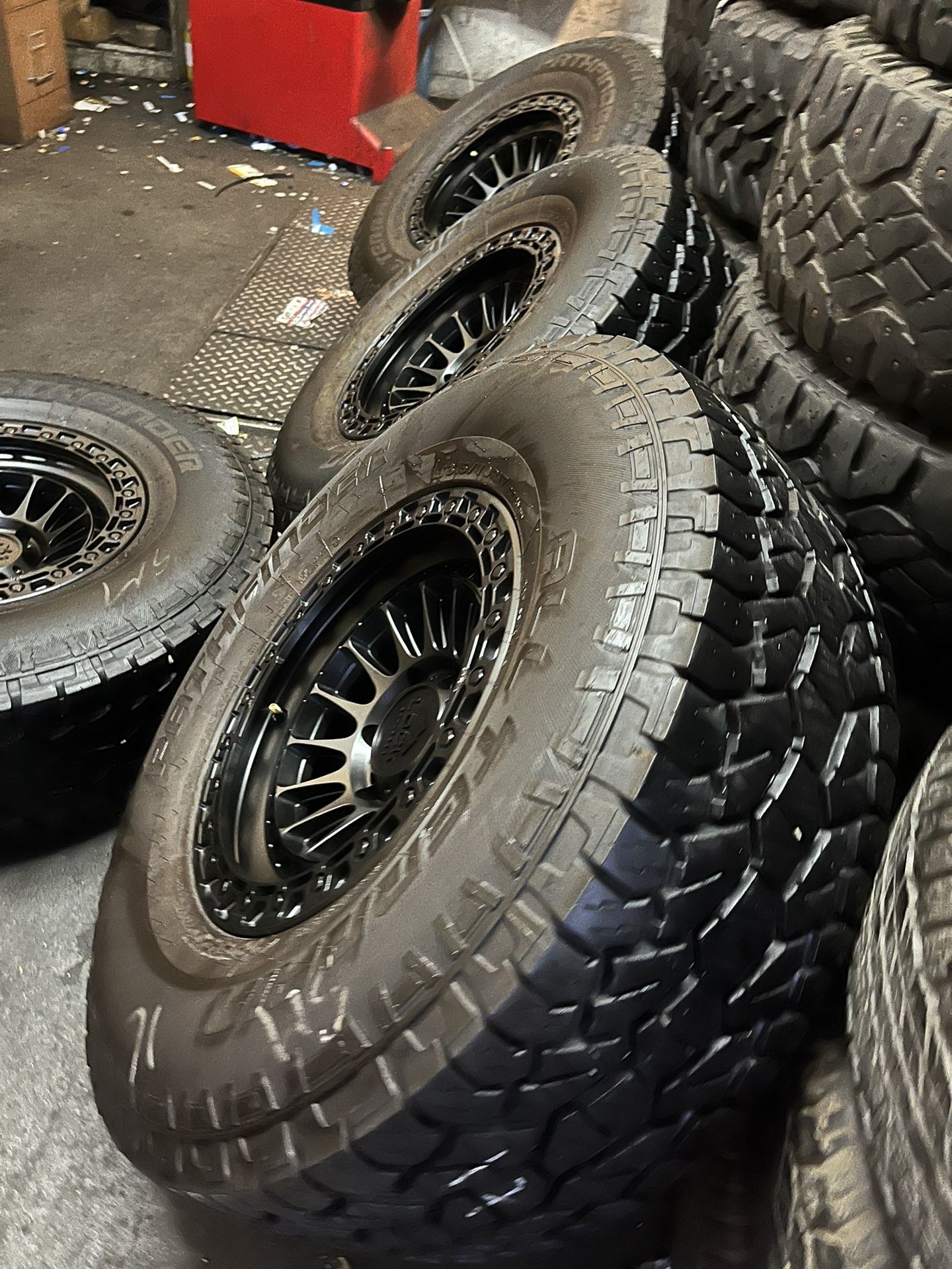 ✅🔥🔥vendo Set De Rines Nuevos 17x9 De Ancho De 6-139.7 Con Llantas 315/70/R17 Con Un 80% De Vida Para Carros Como GMC Chevy Silverado Nissan Titan