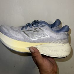 Womens 880 New Balance Size 7