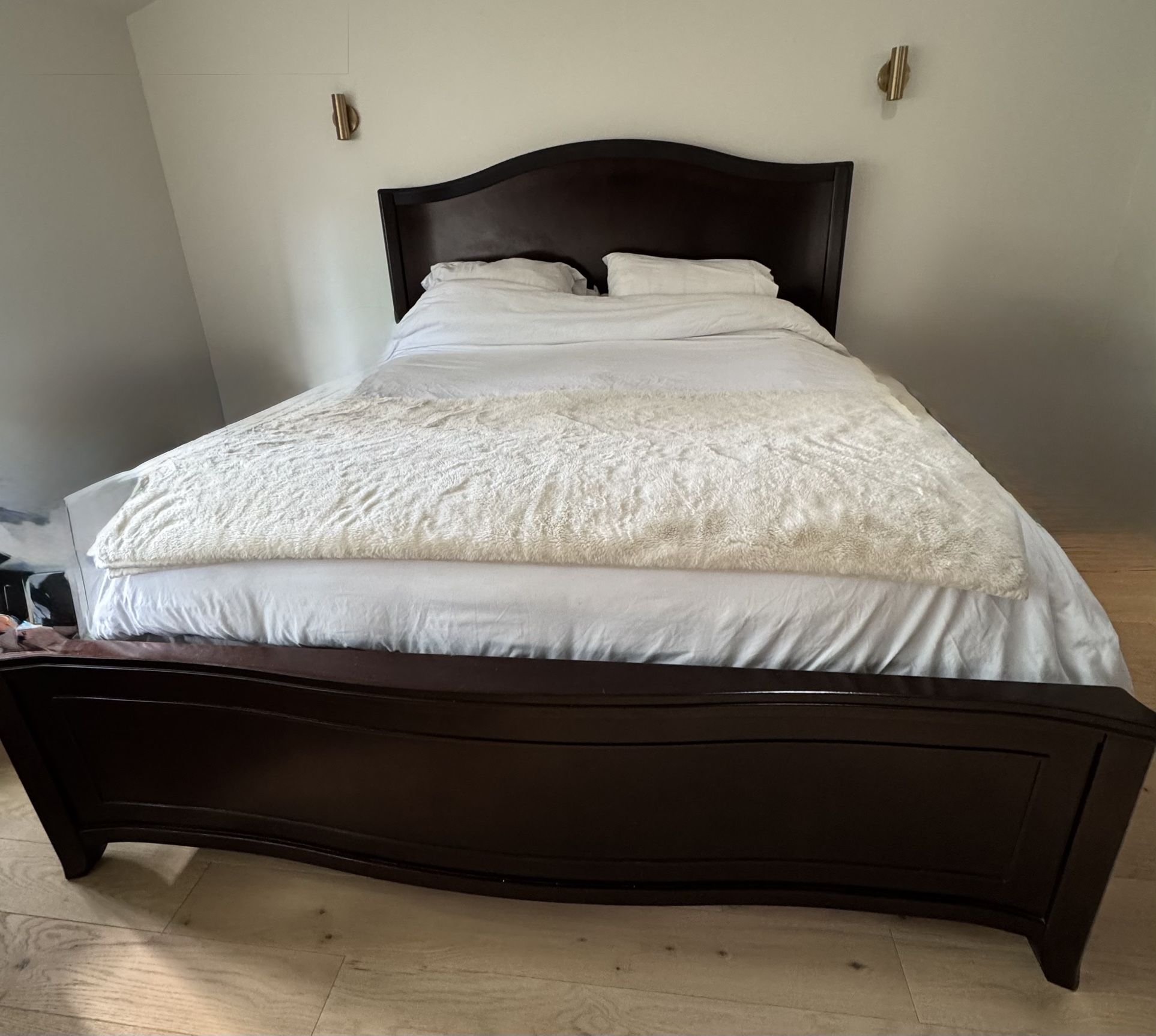 Ashley King/Cal-King Bedroom Set