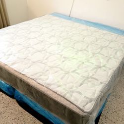 NEW KING PILLOW TOP MATTRESS and BOX SPRING. Bed frame not included 👍