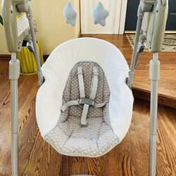 Graco Slim Spaces Compact Baby Swing