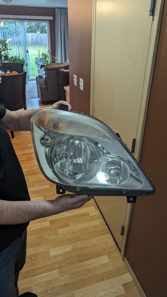 2010 Mercedes Benz Sprinter Headlight 