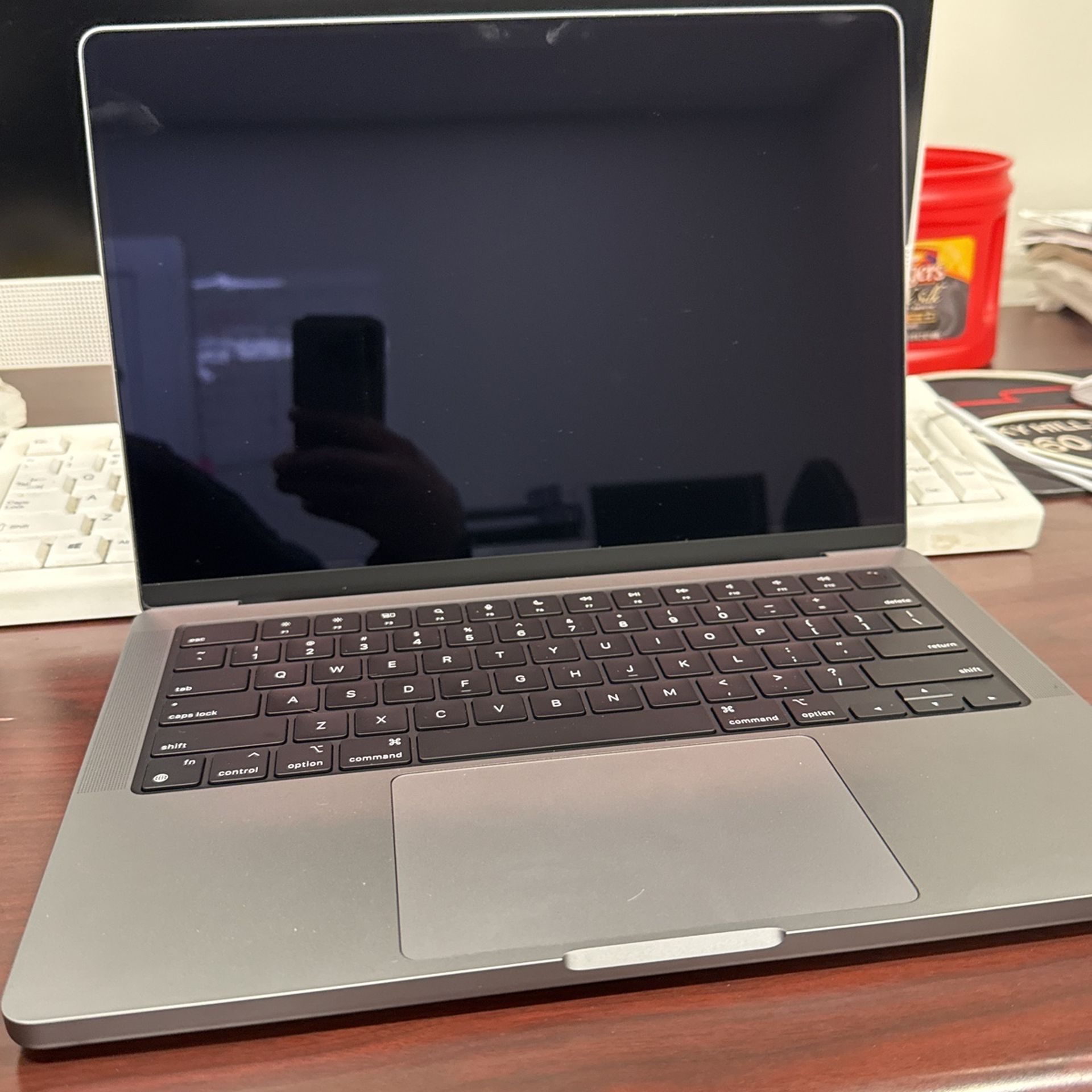 MacBook Pro 14” 8GB 1TB SSD