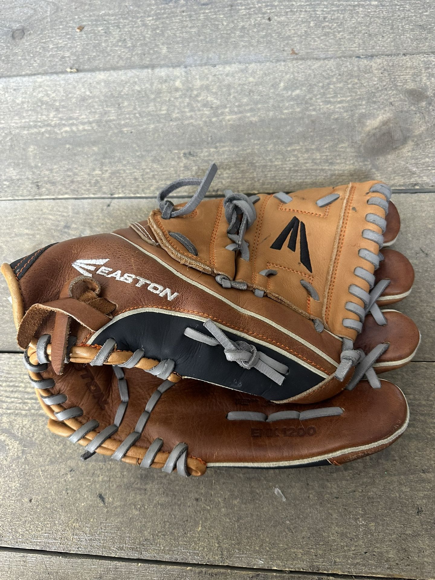 Easton EMK1200 Mako Pro Series Professional 12" Baseball Glove RHT Brown Black