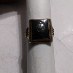 10k Gold Ring With Black Onyx 1941 Size 8 And 3/4 Use