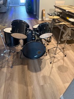 Black 5-Piece Drum Kit with Cymbals and Hardware