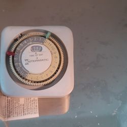 Premium Indoor Plug-in Timer with Removable Trippers