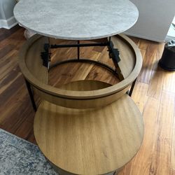 Lift-Top Coffee Table – 36” – Storage Compartment – Great Condition