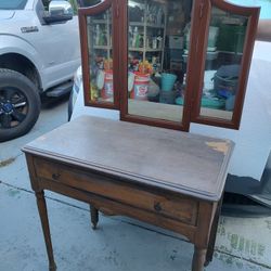 VINTAGE VANITY 