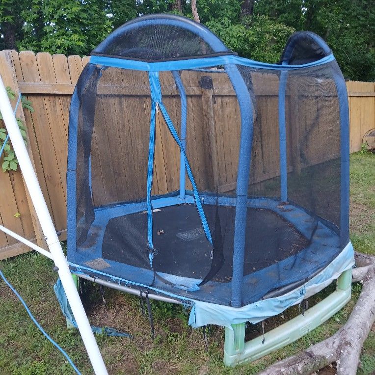 Used Sportspower 7' Netted Trampoline