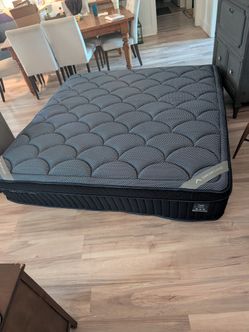 DreamCloud Luxe Hybrid King Mattress