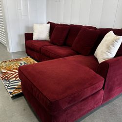 DARK RED SECTIONAL COUCH W/ FREE DELIVERY 