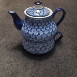 Blue & White Porcelain Teapot And Tea Cup Stacked