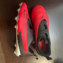 Nike Phantom Soccer Cleats